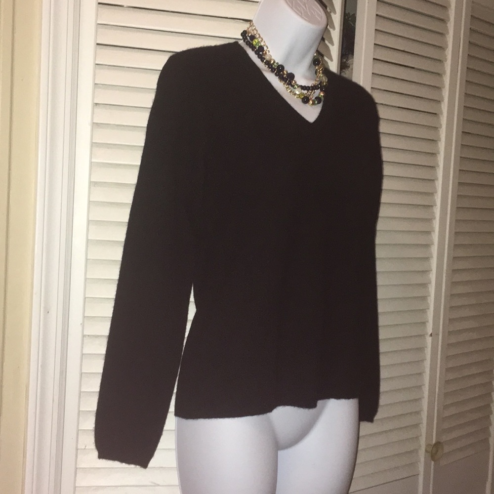 Lord and Taylor black cashmere sweater size S